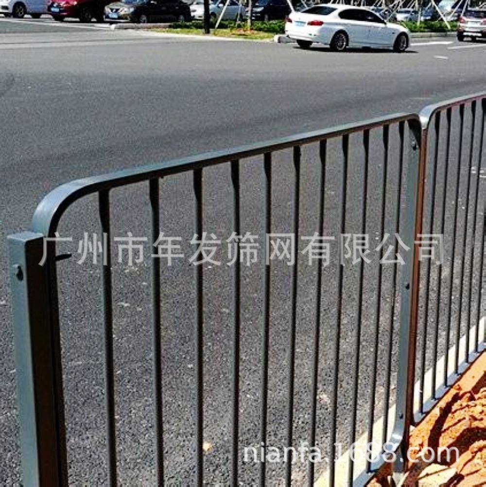 道路中央港式空心护栏  市政隔离栏  交通安全防护栏厂家现货i出