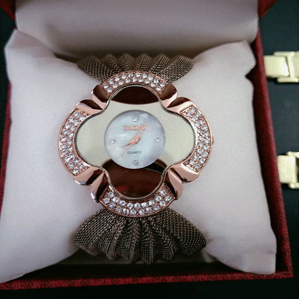 Orologio al quarzo da donna con cinturino in maglia a farfalla con diamanti luminosi e bracciale alla moda e di lusso_voghion.com