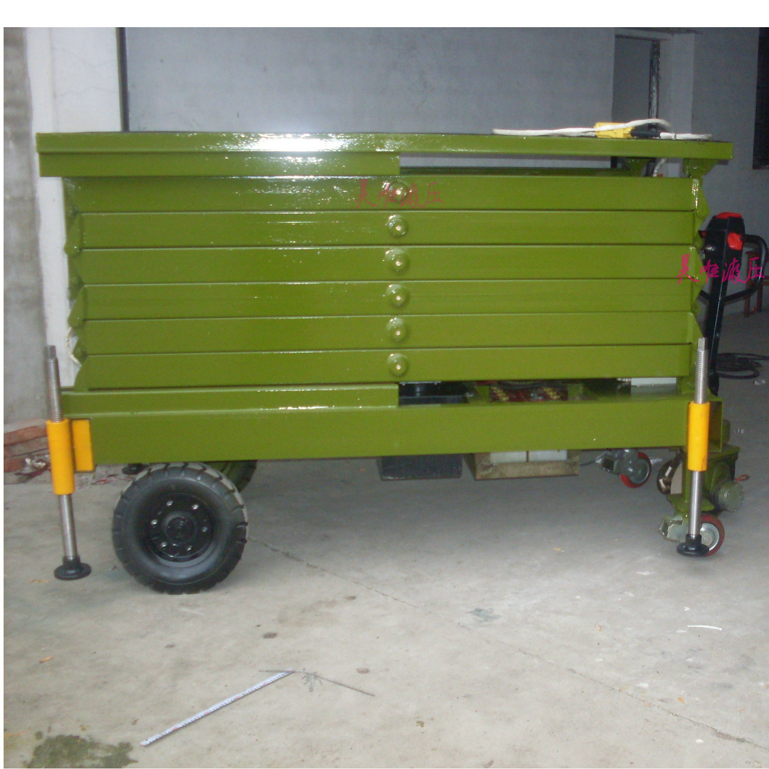 SJY-300 Hydraulic pressure Scissors elevator walk Electric Hydraulic lifting platform