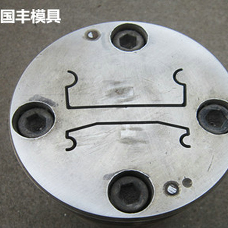 专业定制PVC塑料挤出模具 PVC线槽挤出模具 PVC型材挤出模具|ru