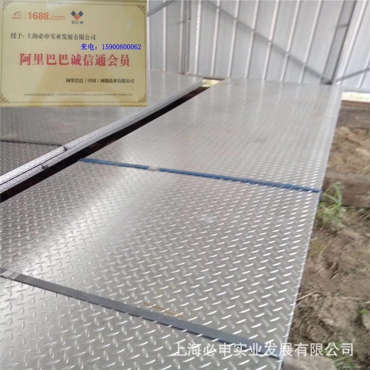 现货销售镀锌花纹板防滑防腐蚀楼梯踏板H-Q235B花纹板可折弯切割