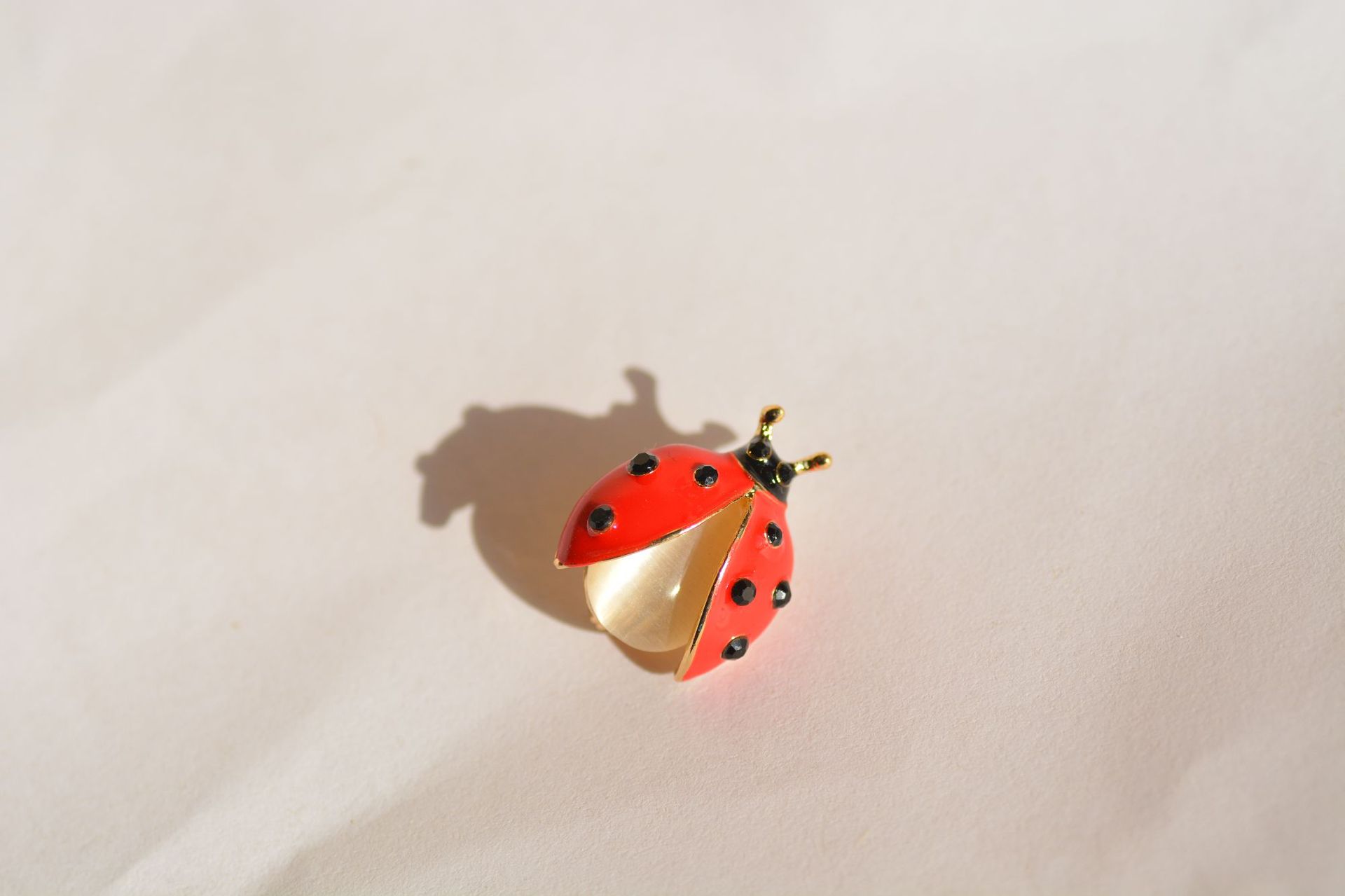 Plating, Inlay Design Cute Pin Ladybugs Alloy Plating Inlay Rhinestones Cat's Eye Stone Unisex Brooches