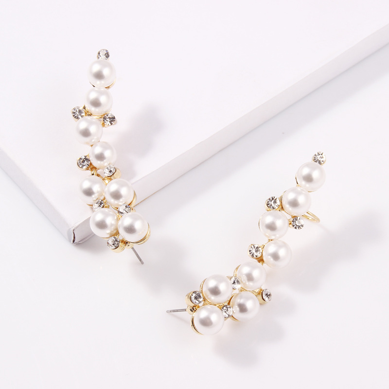 Simple Pearl Ear Bone Clip display picture 4