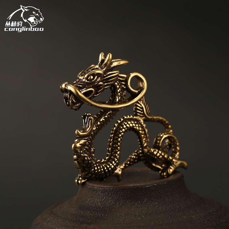 Dragón chino creativo latón domineering tridimensional dragón Sheng Xiaolong dragón rey coche llavero colgante puesto Venta caliente