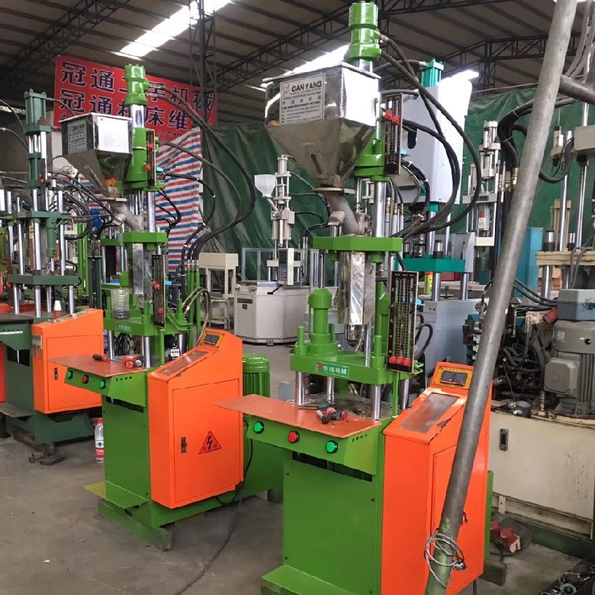 赞扬2.0小四柱立式注塑机低价出售