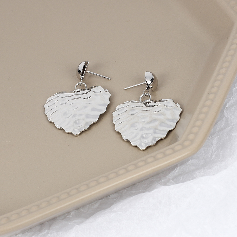 8g Weight Earrings Classification Wedding, Travel Occasion Women'S Gender Gold, Silver Color Fashion New Heart-shaped Metal Earrings For Women Hot-saling Wholesale 3