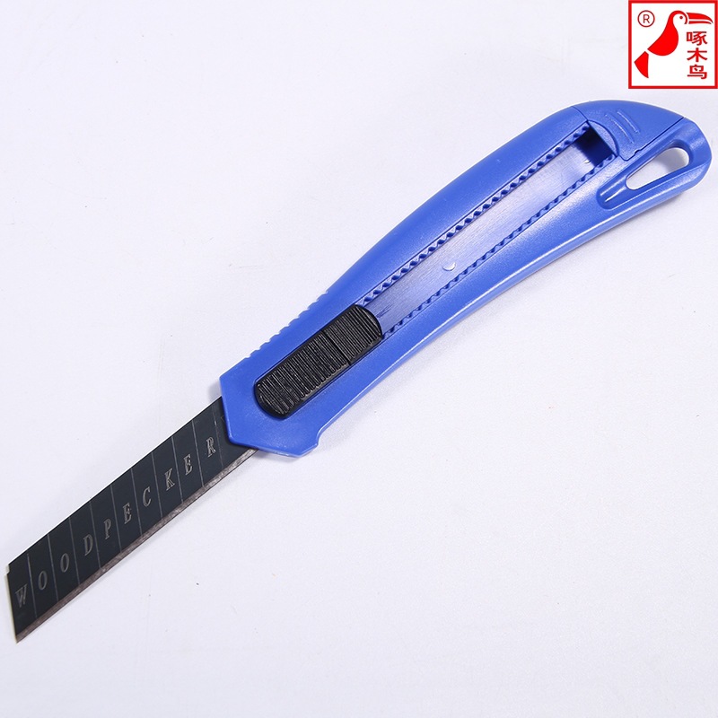 FD-7811啄木鸟美工刀架18mm锋利耐用裁纸刀pvc塑料外壳墙纸刀批发