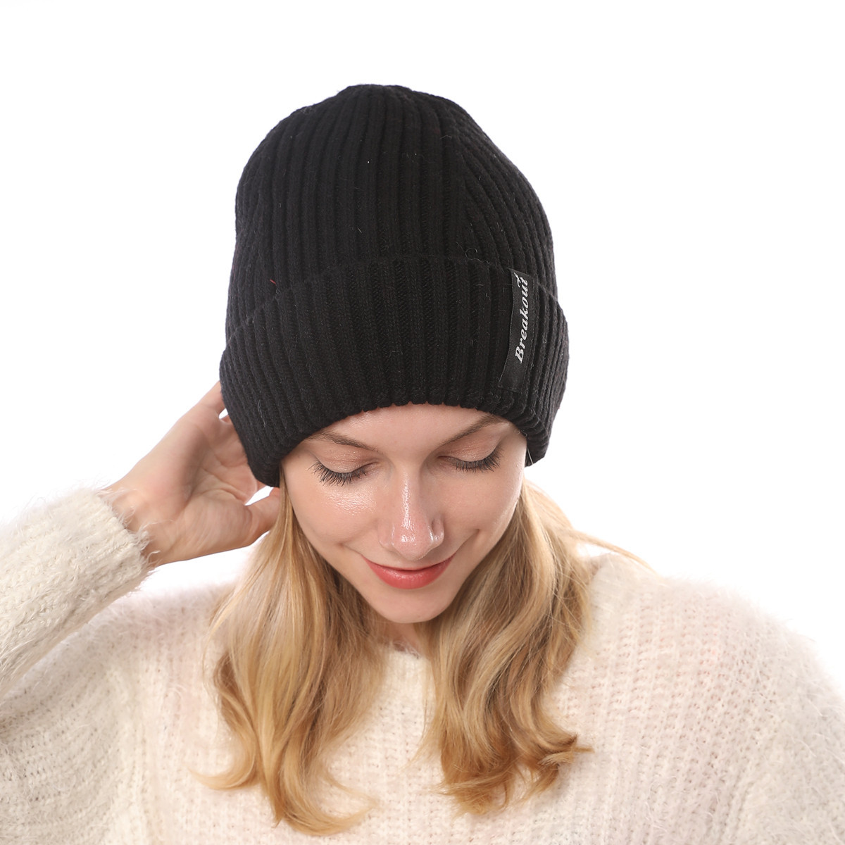 Cappello da uomo in lana calda lavorato a maglia con lettera adesiva con bordo arricciato a righe dritte in velluto autunno e inverno da donna_voghion.com