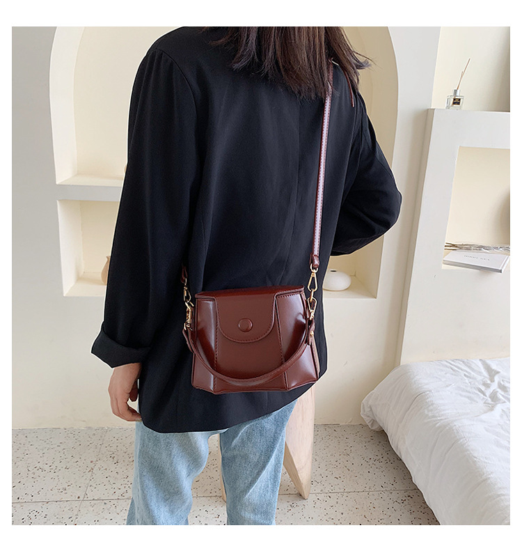 Retro Texture New Fashion Messenger Bucket Bag display picture 1