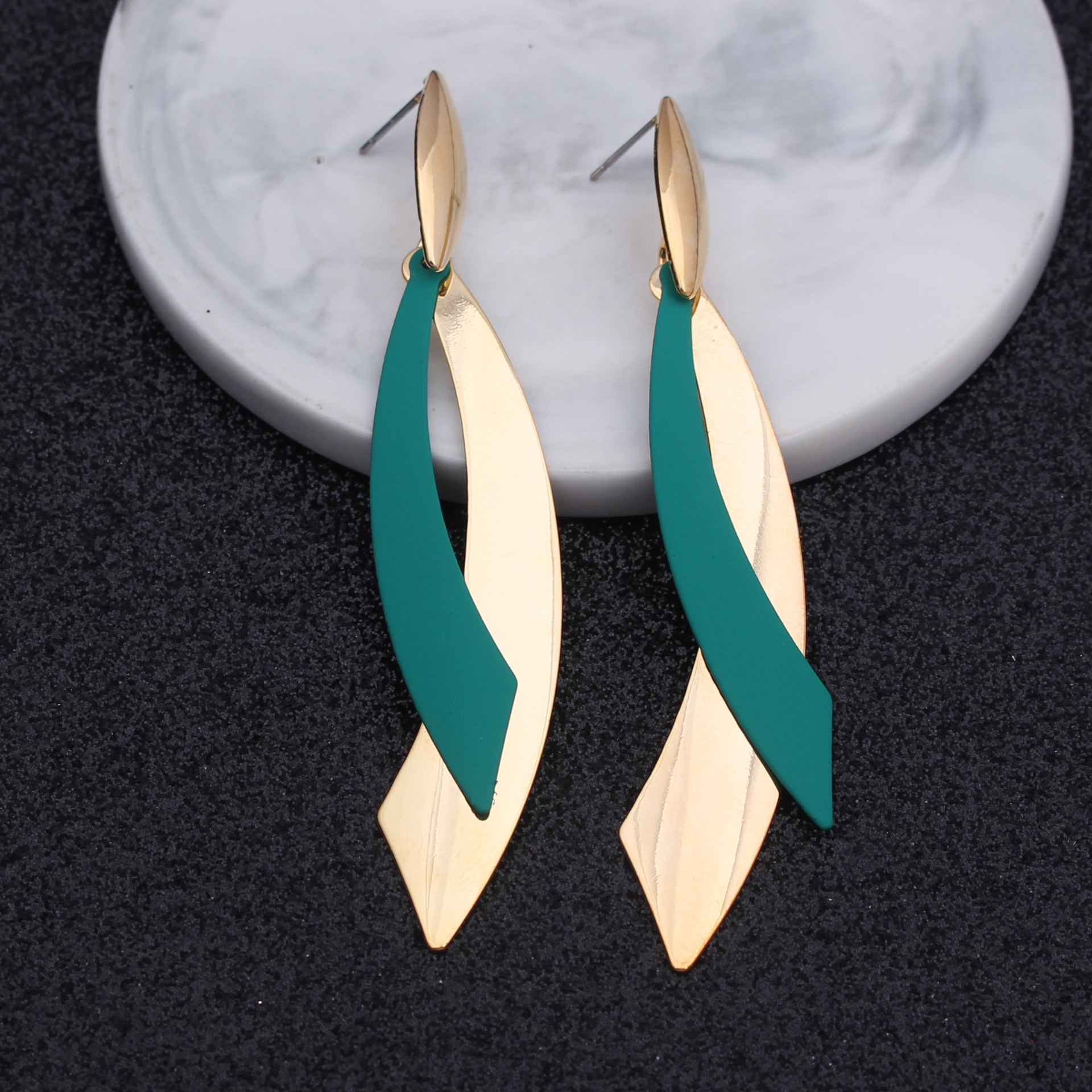 Daily Occasion Metal Material 1 Pair Elegant Geometric Metal Plating Women's Drop Earrings