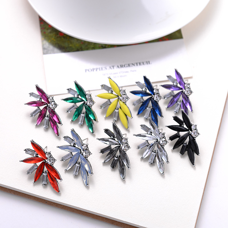 7g Weight Rhinestones Inlay Material Drop Earrings Classification 1 Pair Quantity Daily Occasion Alloy Material Geometric Pattern Women'S Gender Plating Design Retro Style 1 Pair Retro Geometric Alloy Plating Rhinestones Women's Drop Earrings 10