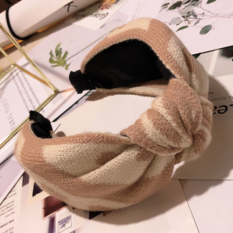 Winter New Korean Simple Headband Wool Small Fragrance Wind Wide-knotted Headband Women's Hair Accessory display picture 5