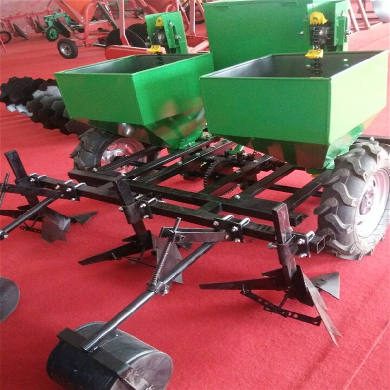 马铃薯覆膜播种机   农用土豆种植机   双行土豆施肥播种机