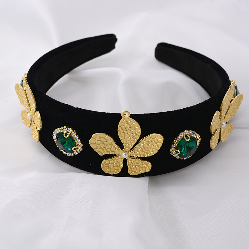 Retro Style Baroque Leaves Gold Velvet Headband Emerald Crystal Thick Sponge Shape Catwalk Hairpin