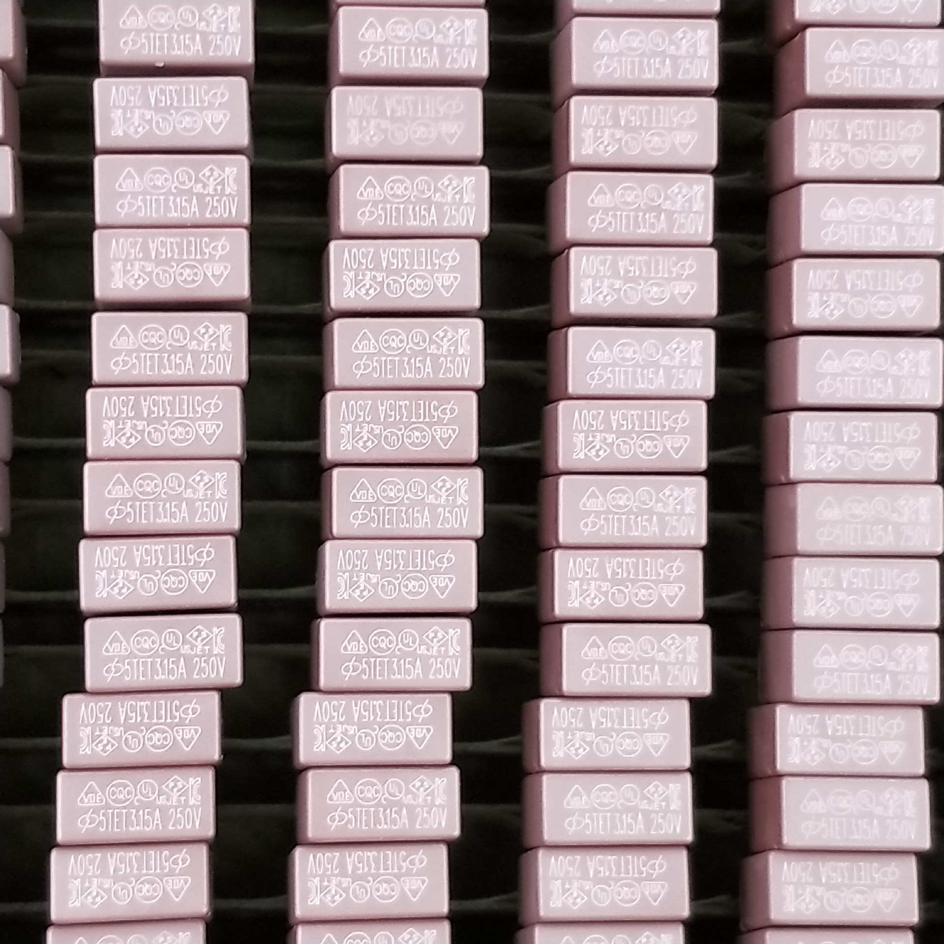 XC旭程保险丝5TE-T10A250V8*4*8脚距5MM编带微型UL,ROHS认证/现货