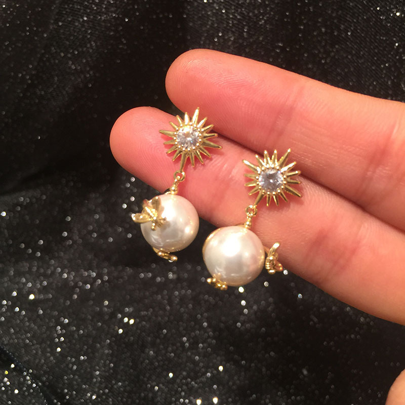 S925 Silver Needle Sun Flower Pearl Bee Earrings display picture 5