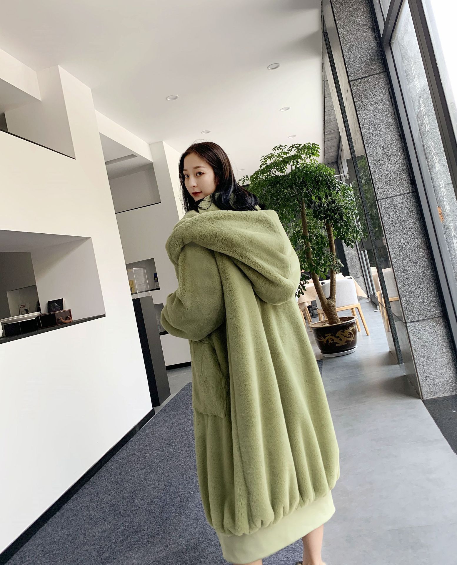 Women's clothing autumn and winter new Gigi same style rex rabbit fur thick long hooded fur coat fur coat for women_voghion.com