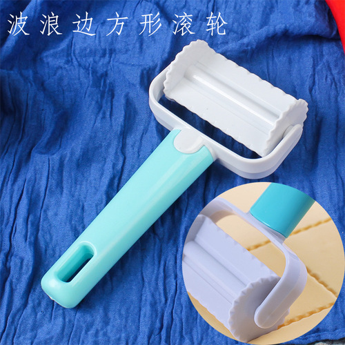 Large plastic wheel rolling pin, pizza hole pin, pie bottom biscuit puncher, dough biscuit roller cutter