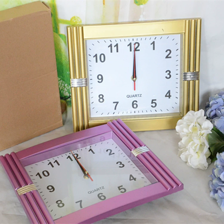 Квадратные настенные часы девять юаней девять современных домашних простых десяти юаней магазин внешней торговли Горячие многоцветные кварцевые часы