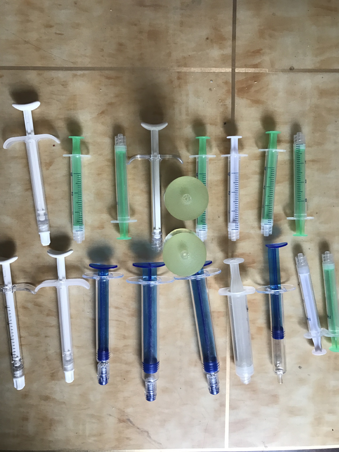 5mm水光针灌装机 痔疮膏定量填充机 凝胶分装机 1-30克针管灌装机