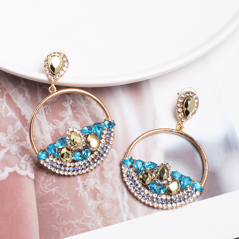 52465 Jujia Neue Geometrische Runde Ohrringe Weibliche Kreative Europäische Und Amerikanische Einfache Hohle Ohrringe Diamant Ohrringe display picture 5