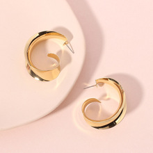 4g Weight No Inlaid Inlay Material Earrings Classification Housewarming, Anniversary, Business, Wedding, Travel, Birthday, Festival Occasion Alloy Material Animal Pattern Women'S Gender Plating Design Gold, Silver Color Korean Swan Pearl Earrings 2