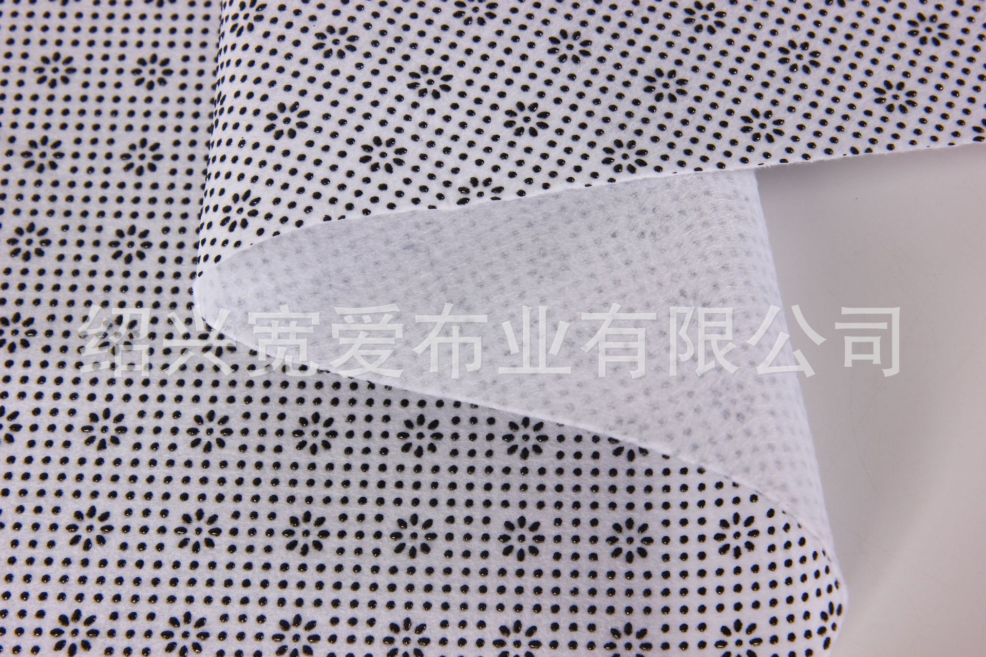 供应2MM无纺布点塑，无纺布滴塑，80克无纺布防滑，滴塑布现货。