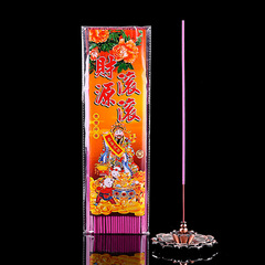 Bagged bamboo skewer incense with subtle smoke, handmade household simple packaging, Buddha incense for offering, praying for peace