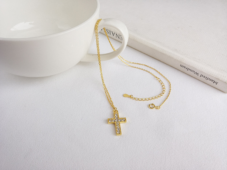 Cross Pendant Necklace Image 4