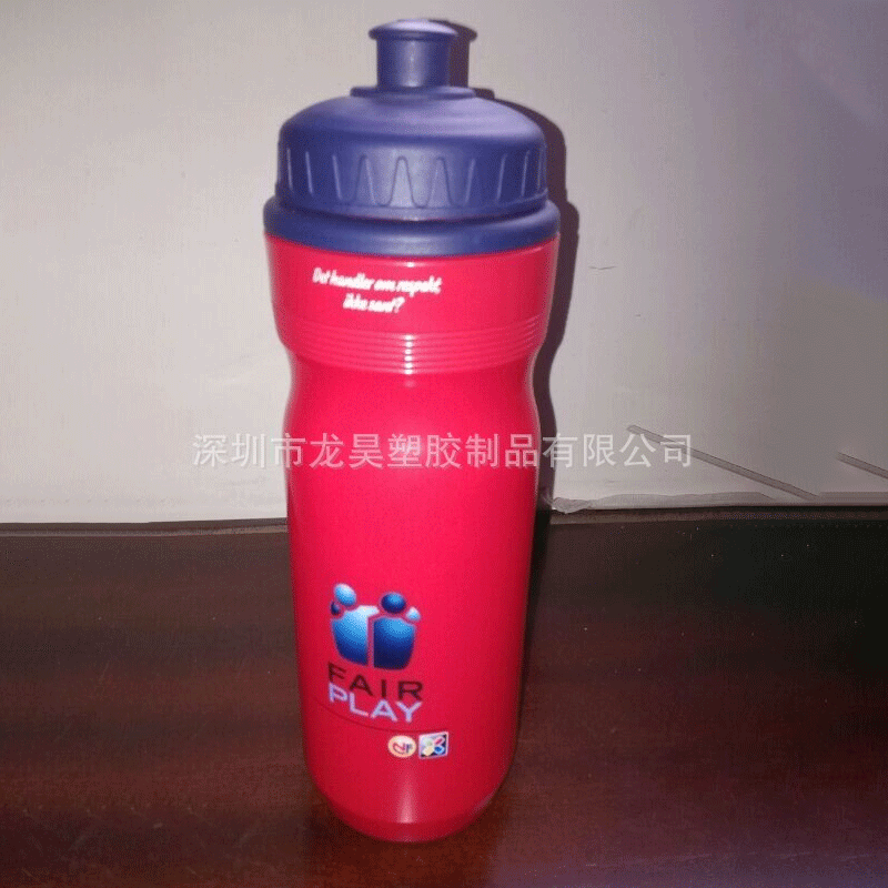 供应700ml创意塑料水壶 大容量户外运动水壶便携式吸嘴pe瓶定制