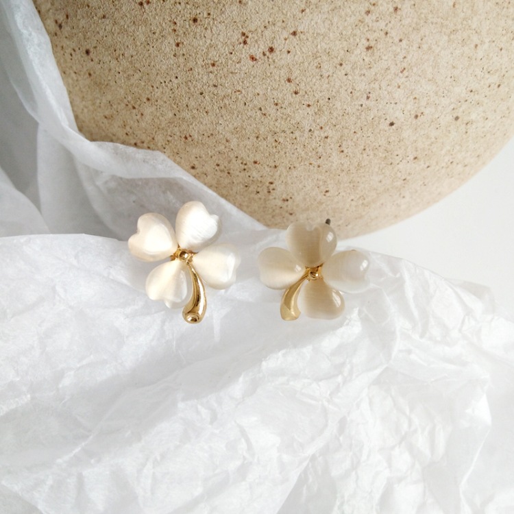 Korea Four-leaf Flower Earrings display picture 6