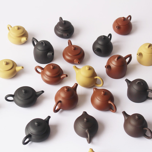 Mini purple clay pot handmade creative small pocket fingertip pot small tea play tea pet ornaments Kung Fu tea set can be raised