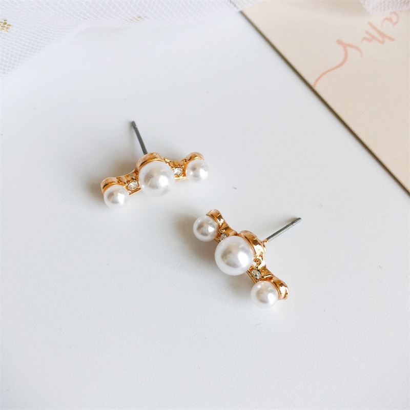 New Korean Hot-selling Curved Pearl Diamond Earrings Set  Wholesale display picture 4