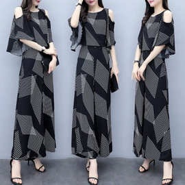 时尚套装女2019新款夏季韩版女装显瘦露肩上衣两件套条纹阔腿裤