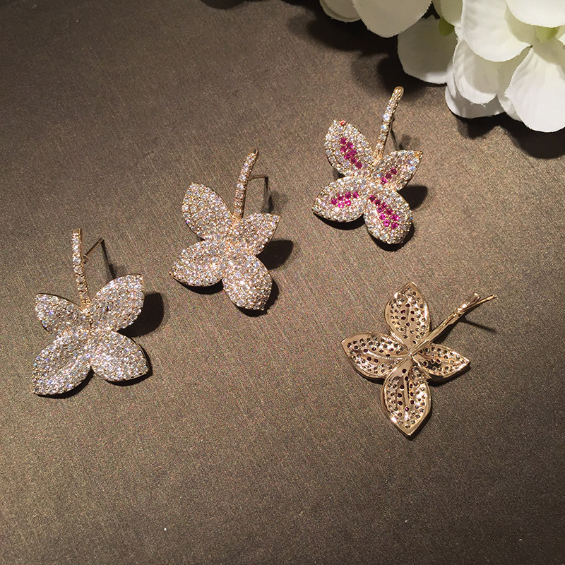 Fashion Luxury Leaf Earrings Gold Micro-inlaid Zircon Gas Earrings Simple Bride Earrings Jewelry display picture 10