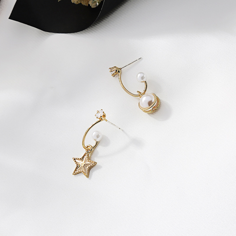 Five-pointed Star Stud Earrings Temperament Super Fairy Asymmetric Net Red Pearl Earrings display picture 8