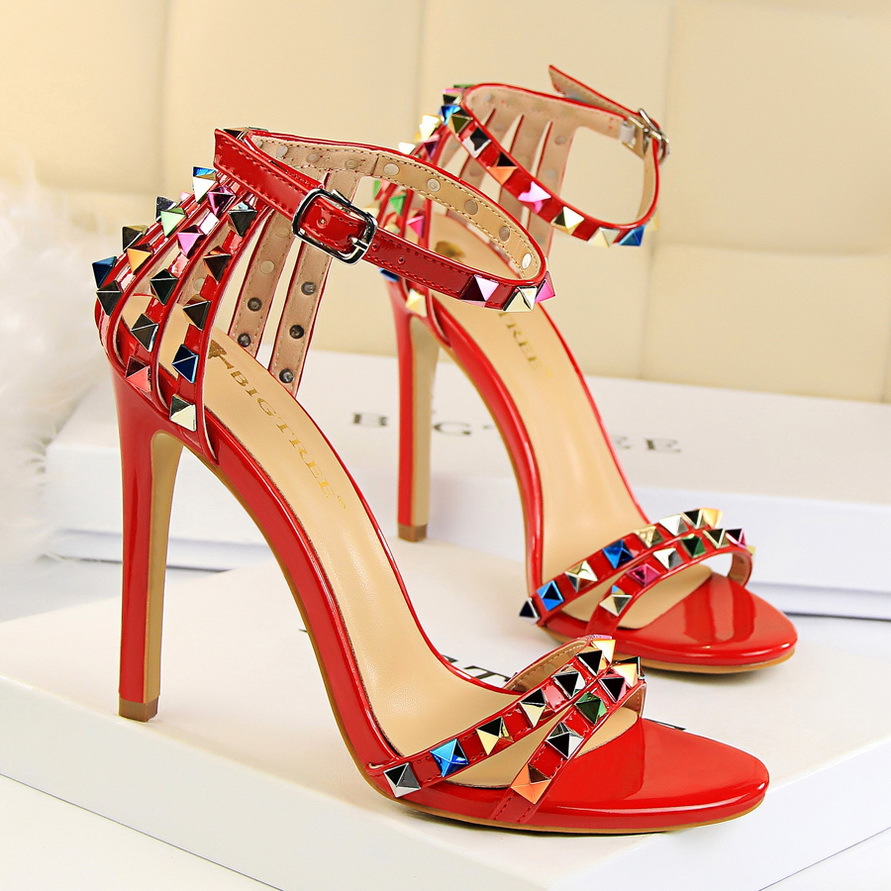 Style Roman Style Damenschuhe Stiletto Super High Heel Open Toe mit hohlen farbigen Nietensandalen_voghion.com
