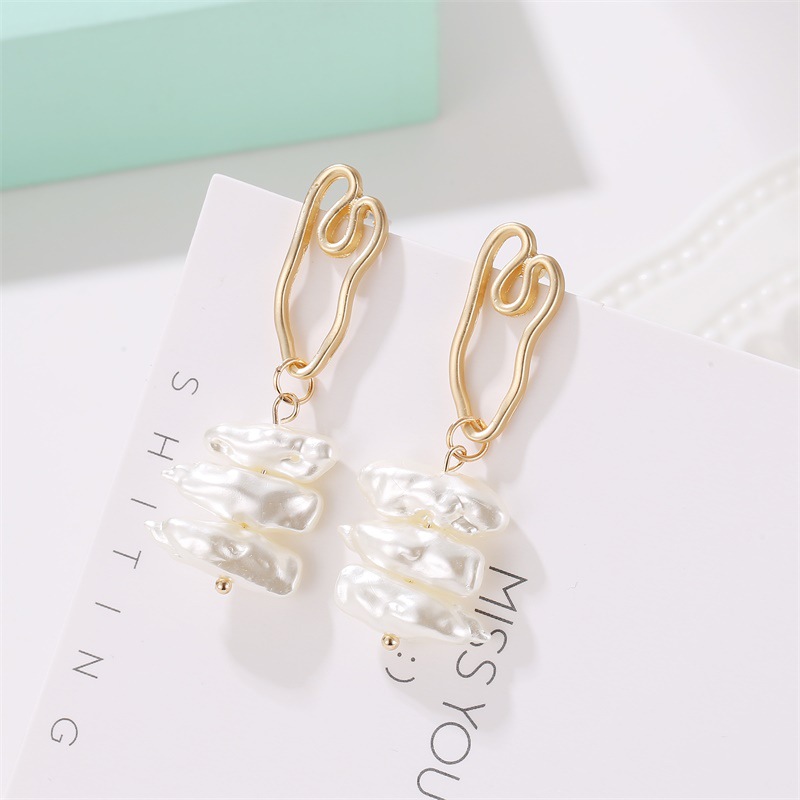 New Fashion Hollow Simple Geometric Freshwater Pearl Metal Earrings display picture 37