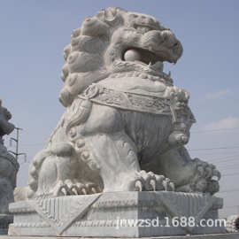 汉白玉石雕狮子哪里卖 山东制造汉白玉门狮多少钱 石制狮子图片