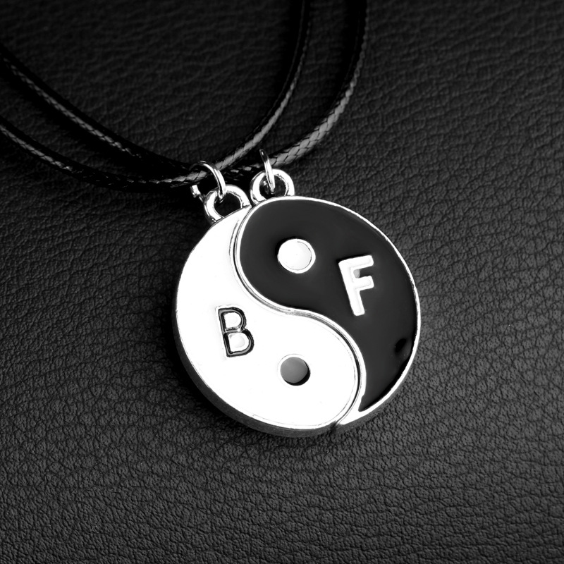 Commerce Extérieur Populaire Style Baisse De Pétrole Collier Européen Et Américain De Mode Taiji Yin Et Yang Potins Deux-pétale Couture Couple Collier Accessoires display picture 1