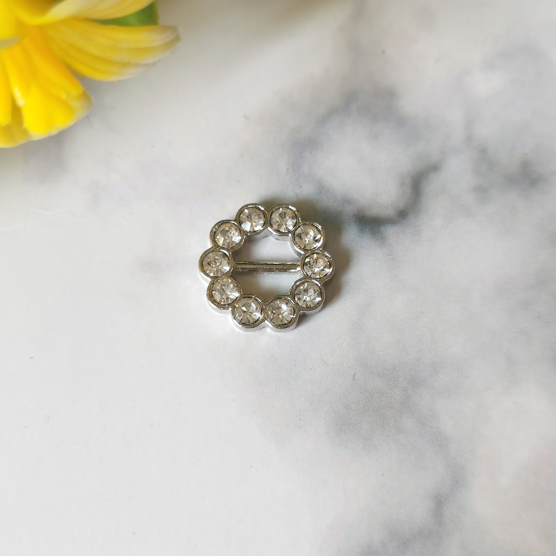 厂家供应内衣饰品合金材料内衣配件辅料文胸鸡心吊坠钻饰