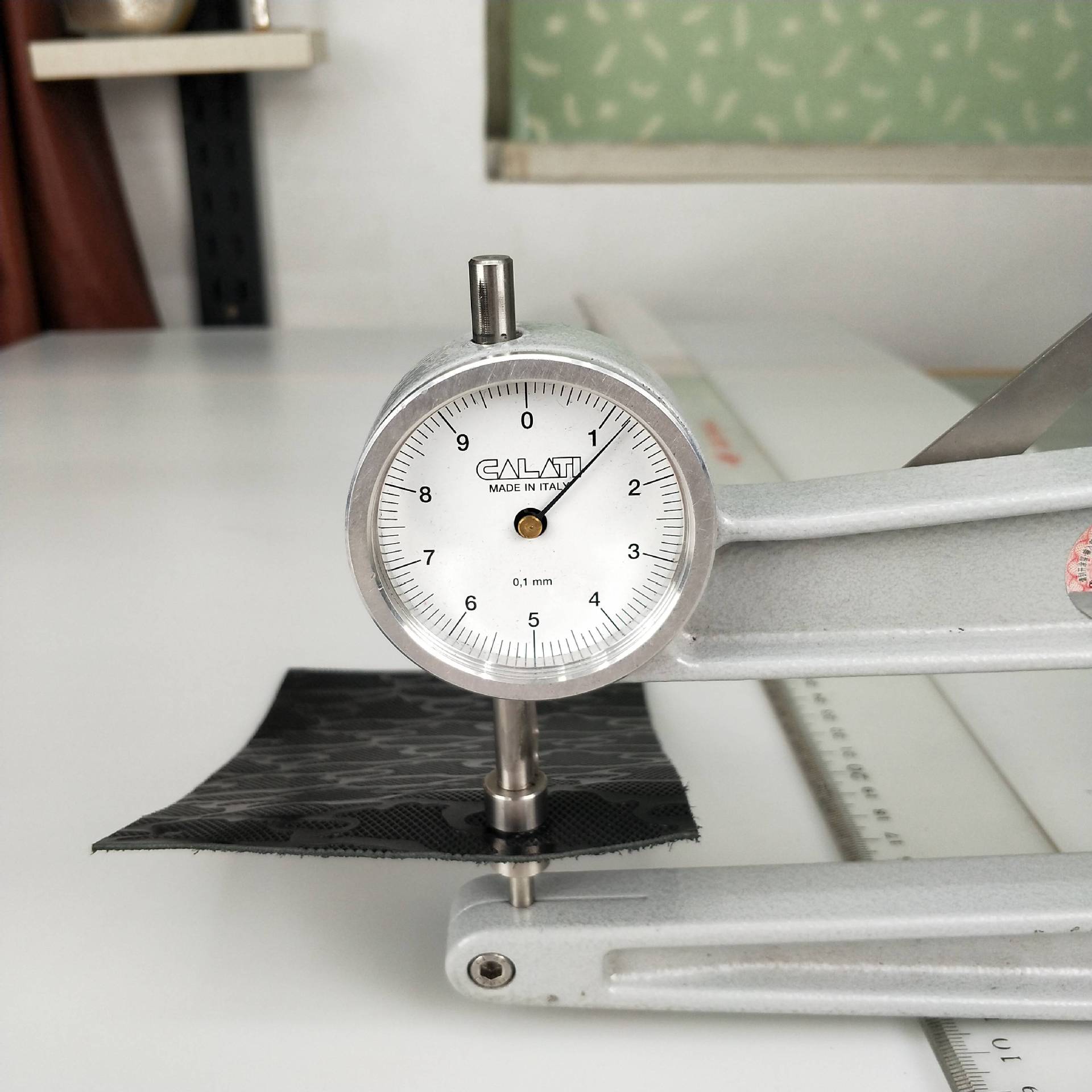 【彩鸿】新真皮胎牛皮 祥云纹粒面压花油腊 整张牛皮