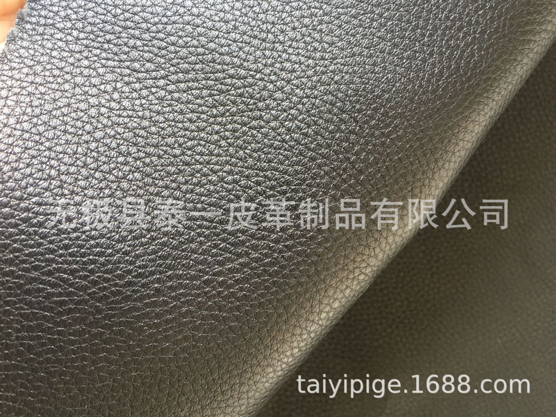 头层粒面压摔鞋面革、箱包革，厚度1.4-1.6，皮面好、手感好