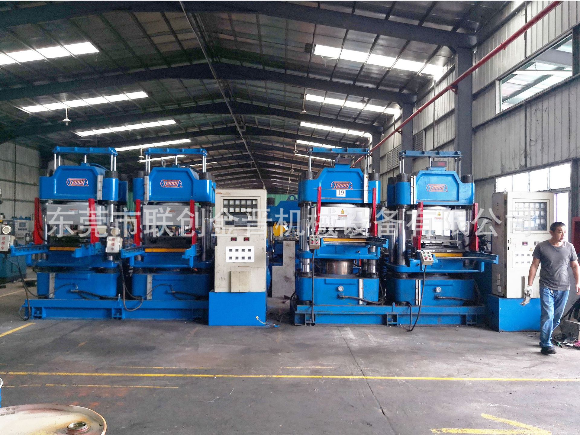 二手东毓500T真空硫化机（轨道掀模）