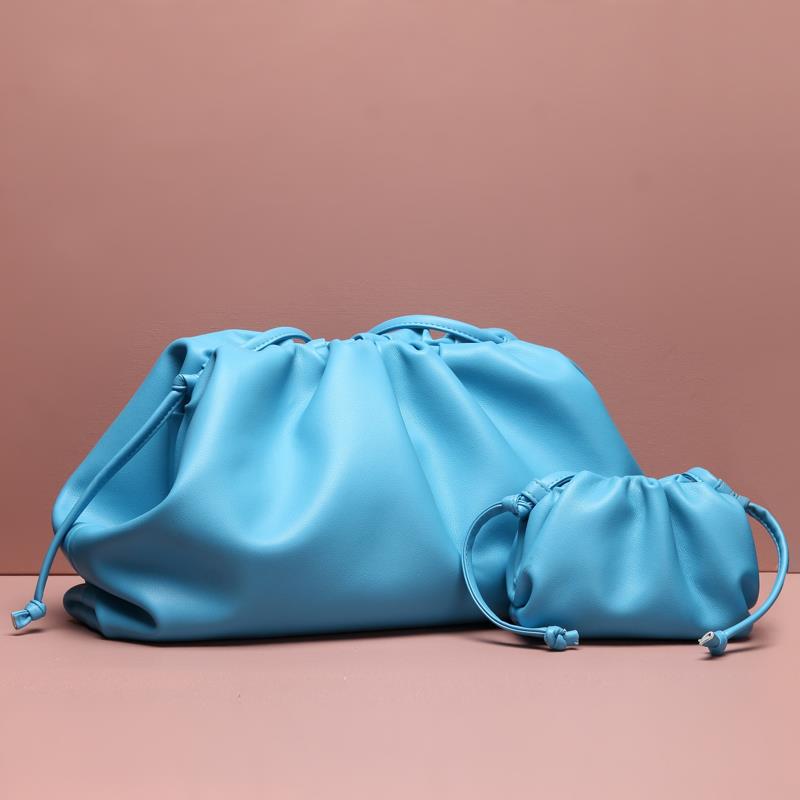 2019新款餃子包阿水阿希哥VC同款藍色雲朵包手拿包單肩斜跨真皮包