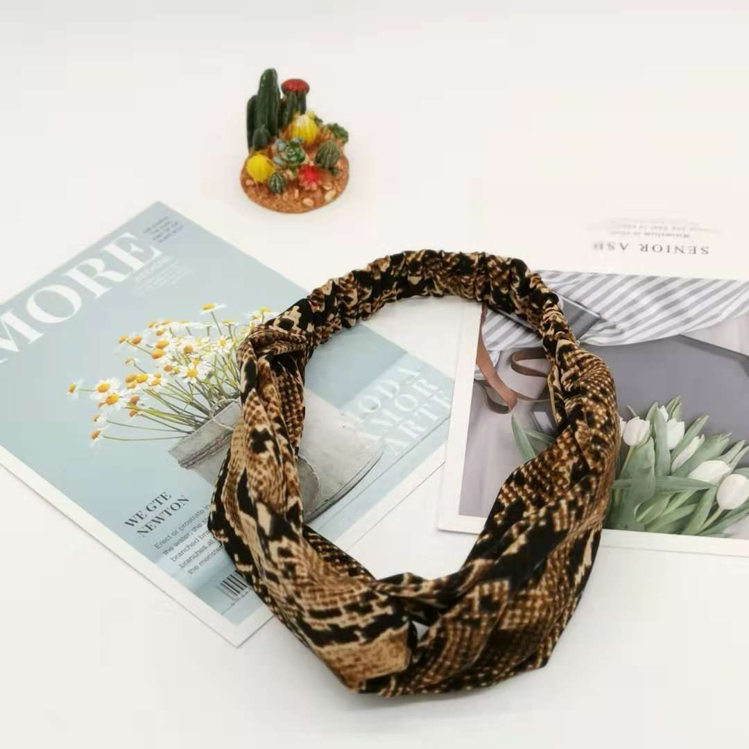 Hot Selling Wide-brimmed Snakeskin Hair Band Headband Retro Cloth Snake Pattern Hairpin Bow Cross Hair Accessories Ladies Wholesale Nihaojewelry display picture 8