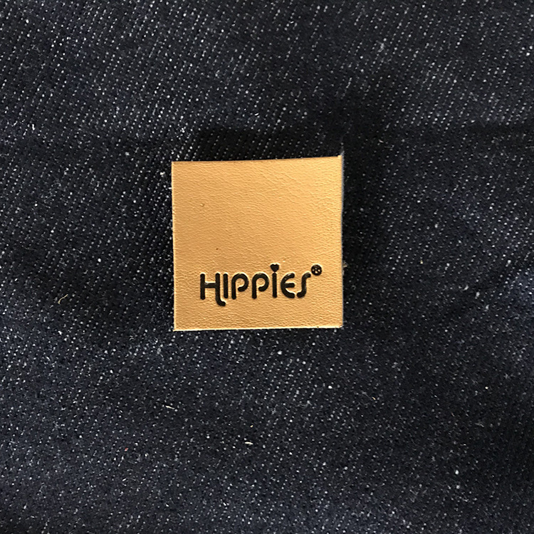 现货专业皮标皮牌定制 小皮标定做 压花皮革商标男女服装PU皮标