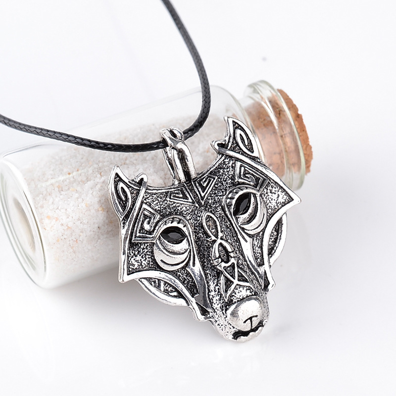 New Fashion Bear Head Pendant Necklace Pirate Myth Story Retro Wolf Head Pendant Necklace Yiwu Nihaojewelry Wholesale display picture 2