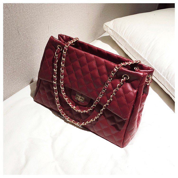 Bolso Mensajero Coreano Con Cadena De Rombos display picture 9