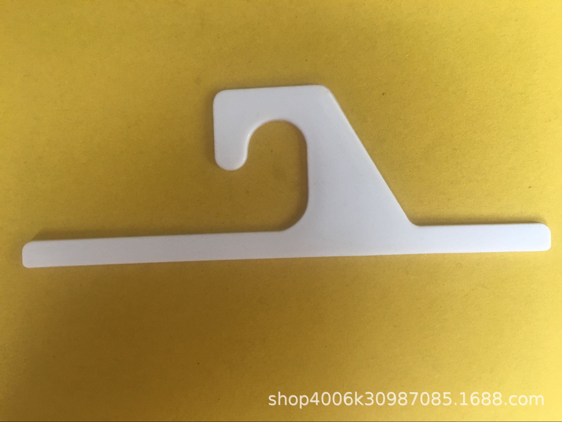 白色新料歪头挂钩.塑料袋礼品包封口热压挂钩.各种包装袋挂钩
